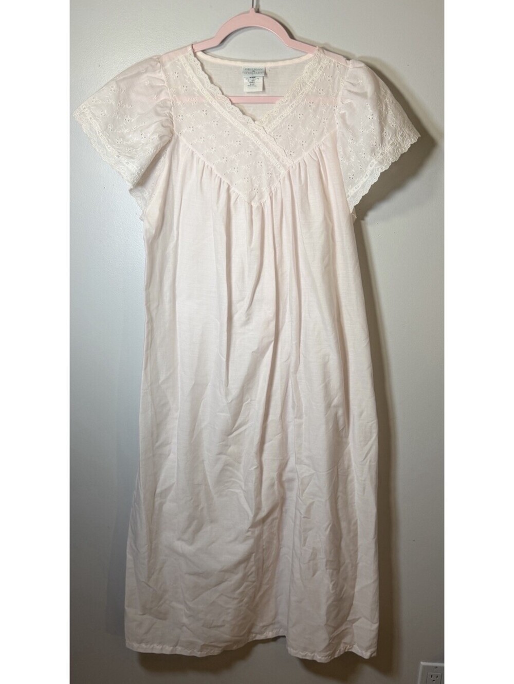 Vintage Gilligan & O’Malley Pink Eyelet Lace Nightgown Vneck Short Sleeve Small